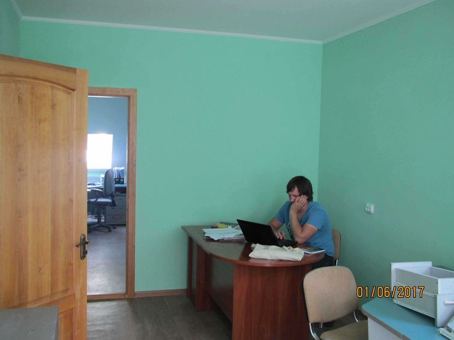 Центр офісна будівля 300 кв.м. гарний стан фасад ціна 650 у.е./кв.м.