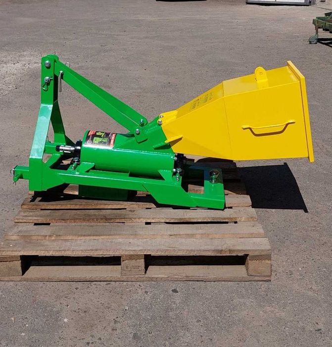 Шнековий подрібнювач гілок з кріпленням для автомобільного причепа