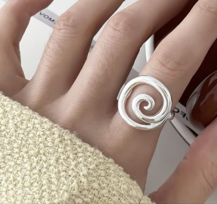 Срібна каблучка Spiral, Chuttyevo