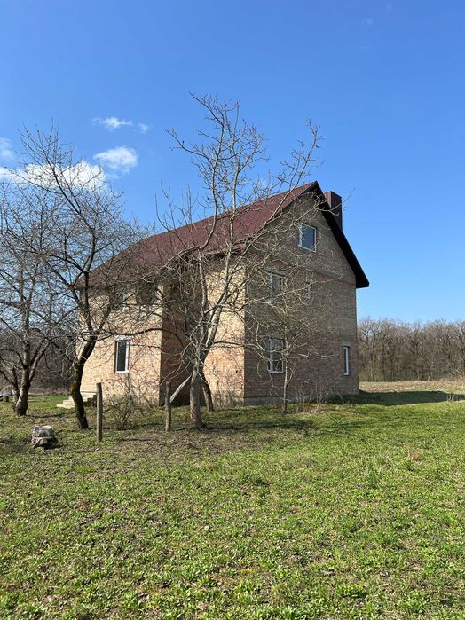 Терміновий продаж будинку в передмісті Луцька біля лісу!