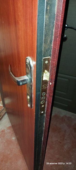 Продвм Вхідні металеві двері