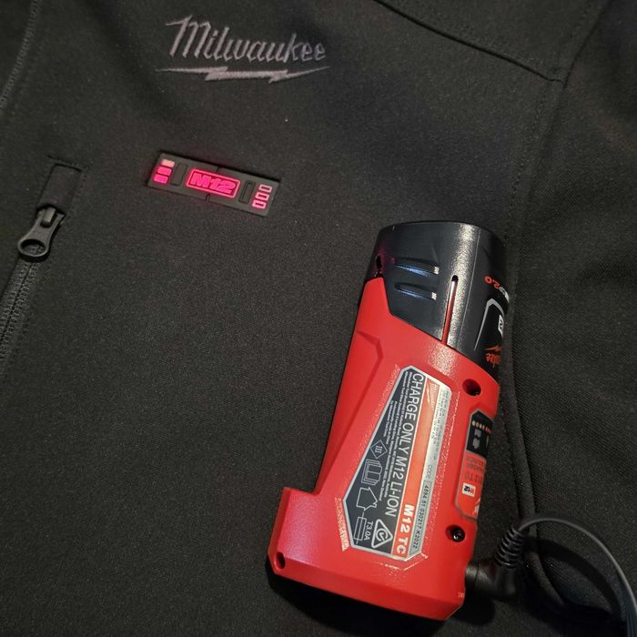 Kurtka ogrzewana Milwaukee M12 - XL, bateria 2.0Ah, ładowarka - PROMOCJA