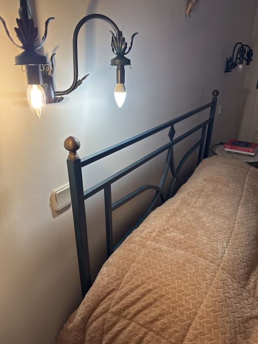 Conjunto de Cama de casal + duas mesinhas de cabeceira a