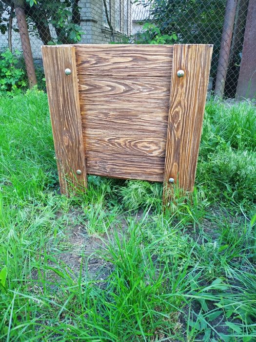 Кашпо для туи из натурального дерева.