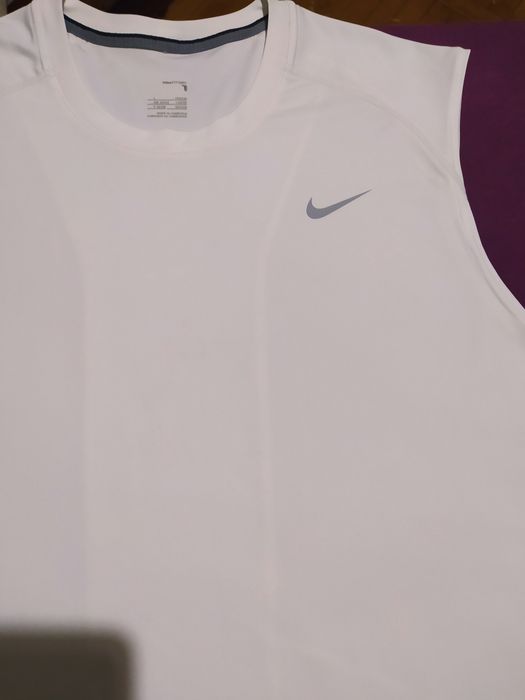 Продам майку Nike.