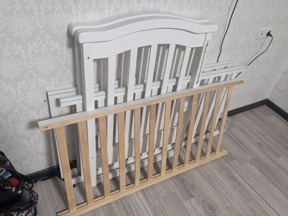 Дитяче ліжечко Baby Dream з матрацом



---

Дитяче ліжеч