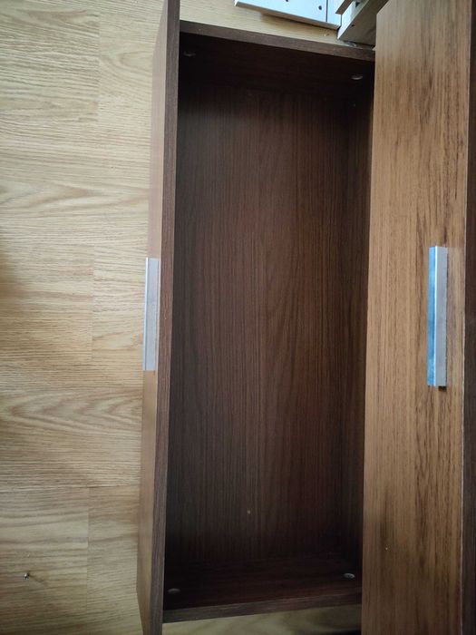 Roupeiro em Madeira Escura c/2 portas e 2 gavetas