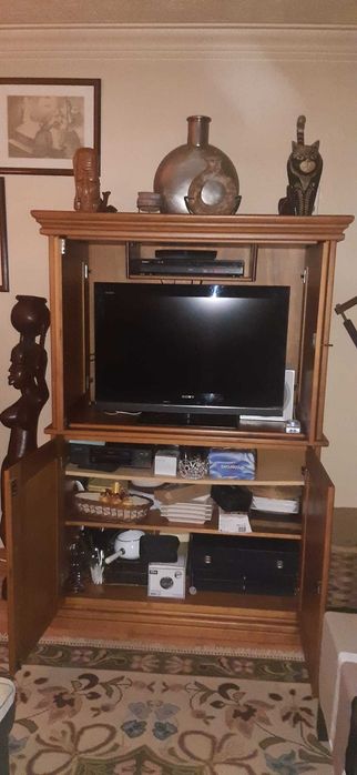 Armário de madeira pinho para venda.