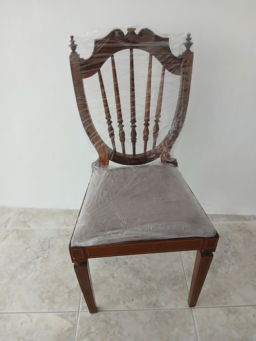 Cadeira  em madeira quinane