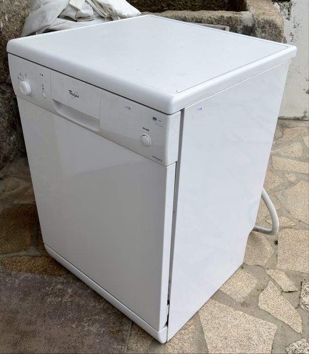 Máquina de Lavar Loiça Whirlpool – Bom estado e a funcionar