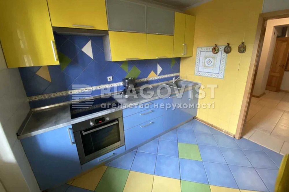 Продаж 3к кв Ремонт Центр Тарасівська