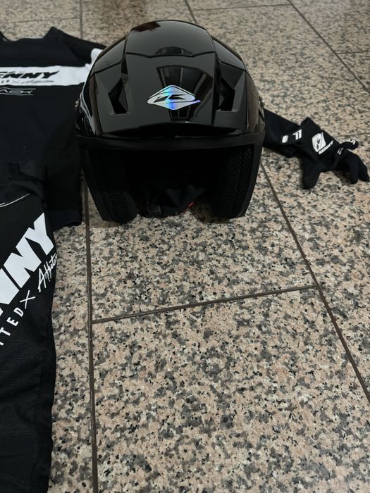 Vendo equipamento de trial ou enduro de criança