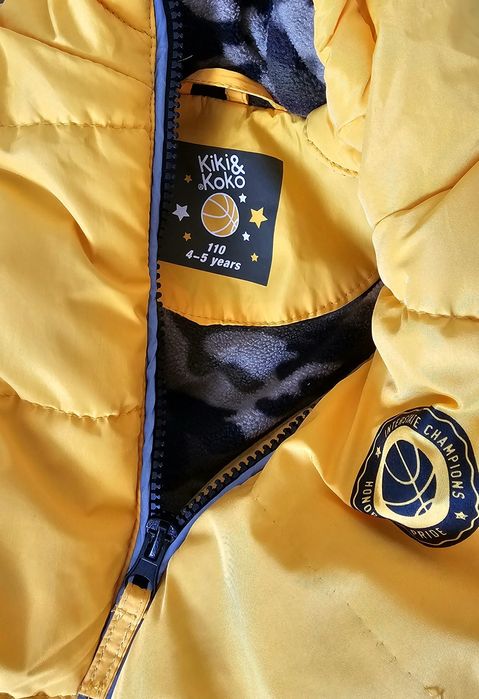 Курточка демісезонна,яскраво жовтого кольору.