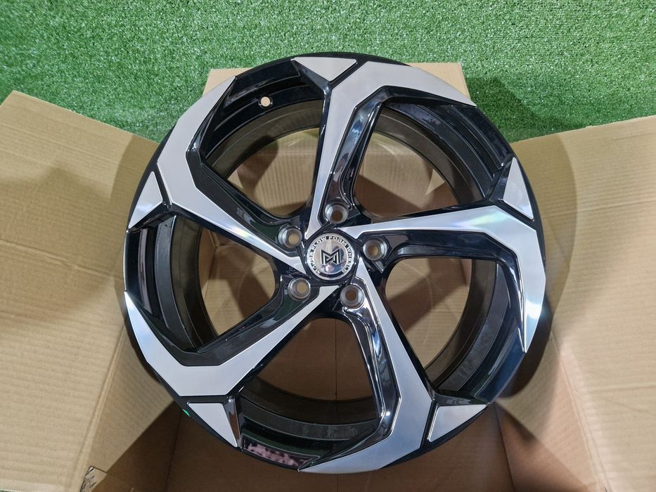Диски R18 8,0J ET35 PCD 5 х 114,3 на Lexus NX RX Toyota Prius DL01