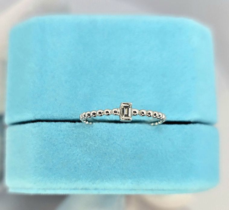 Кольцо с бриллиантом 0.07 карат