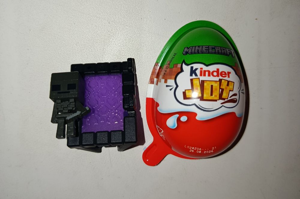 Kinder Joy Minecraft іграшка портал і незер-скелет