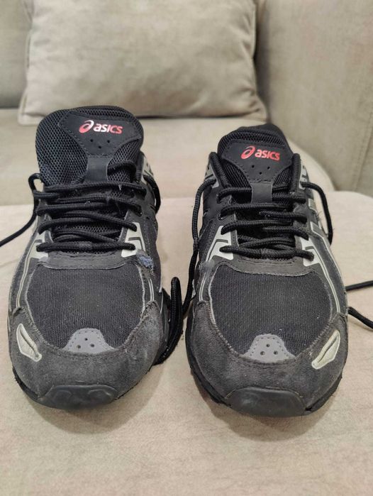 Sapatilhas Asics tam. 42.5 em muito bom estado.