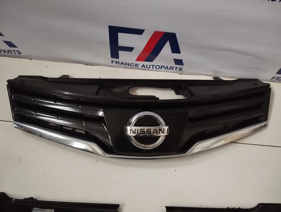 Решітка радіатора Нісан Ноте Nissan Note