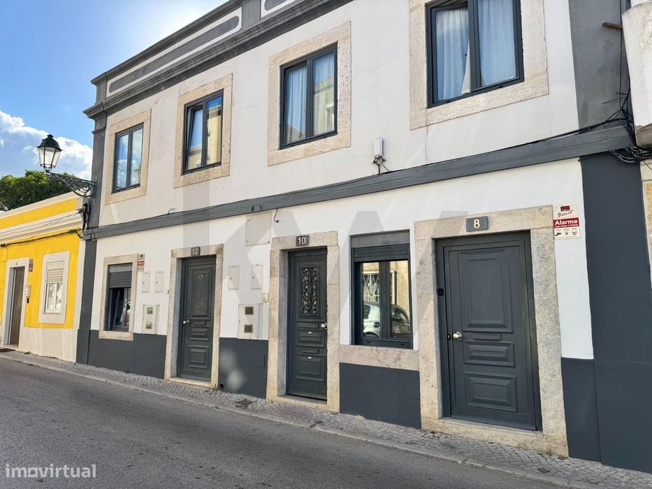 T1 remodelado para arrendamento em Paio Pires, com amplo terraço