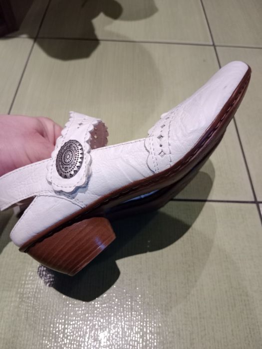 Półbuty damskie Rieker, białe, komunijne, skóra,rozmiar 37