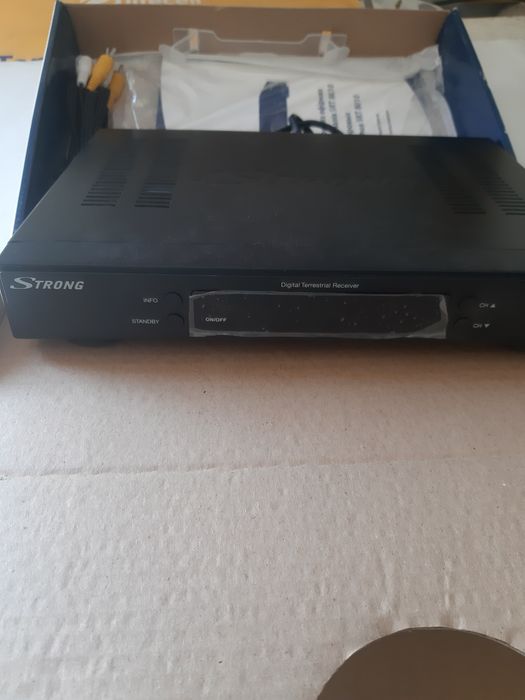 Тюнер тв Strong SRT 8010