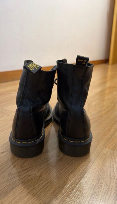 Botas estilo Dr. Martens (pretas)