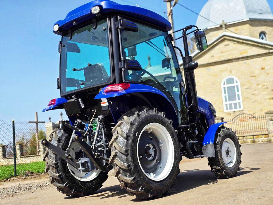 Повнопривідний трактор Файтер Т-404CRD із заводською кабіною, реверс