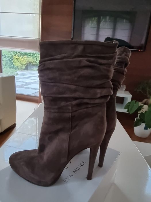 Włoskie zamszowe kozaki botki 36