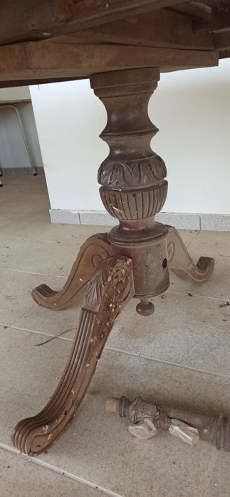 Mesa de sala oval extensível