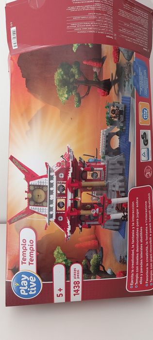 Lego play tive 1438 peças 
Templo
1438 peças 
+5 anos