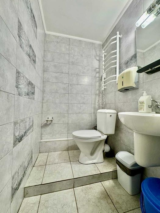 Комерційне приміщення, ФАСАД, р-н Круг, пр-т Перемоги (A11)