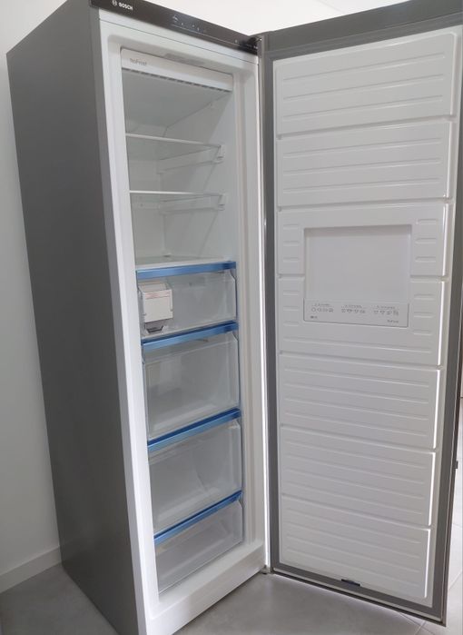 Arca Vertical BOSCH GSN36AIEP (No Frost - 186 cm - 242 L - Inox)