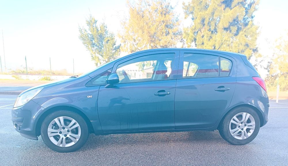 Opel Corsa 2010 com 94mil km