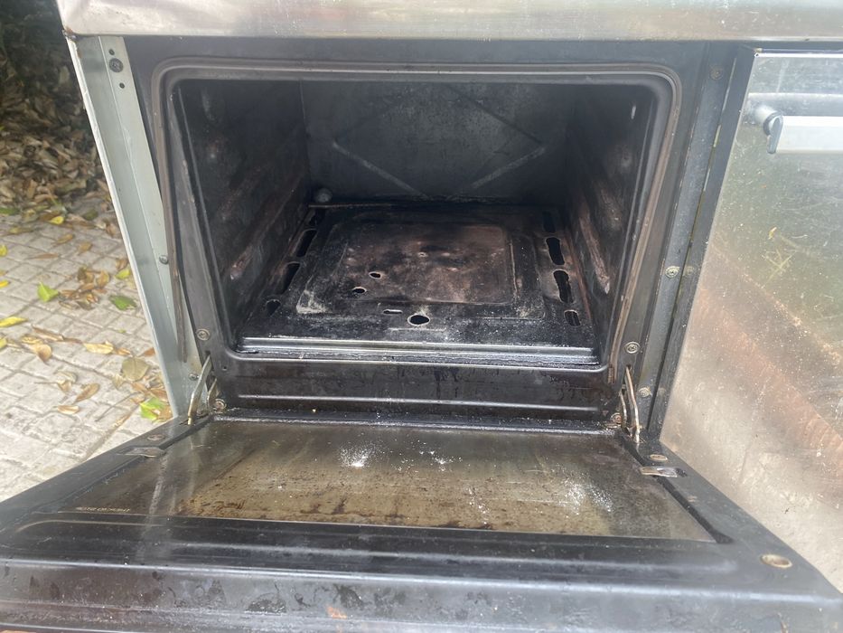 Fogao a gaz com algum uso,esta a funcionar