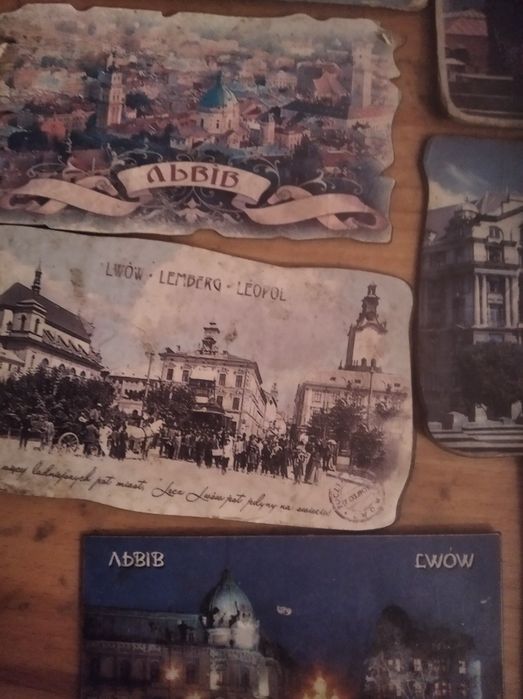 Магніти на холодильник.