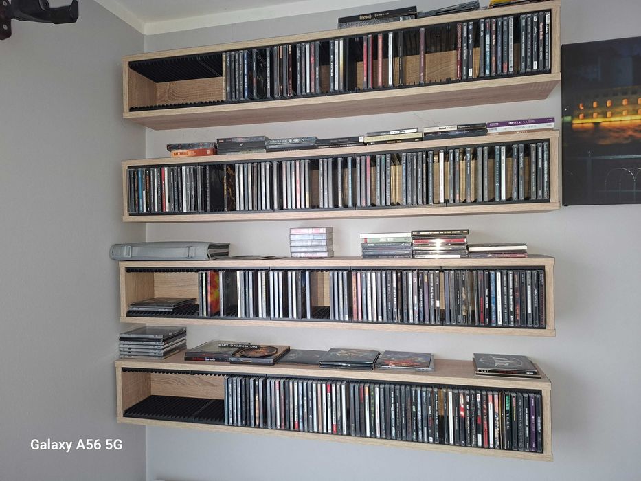 Półka wisząca na płyty CD na ścianę IL. PŁYT: 85 CD; Kolor: dąb sonoma