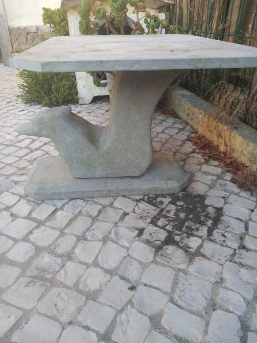 Mesinha apoio  jardim pedra maciça