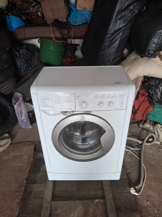 Пральна машина INDESIT під ремонт або на запчастини