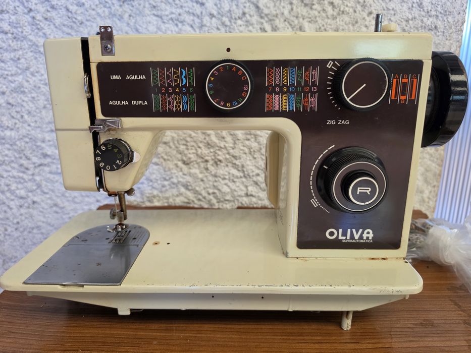 Máquina de costura Oliva