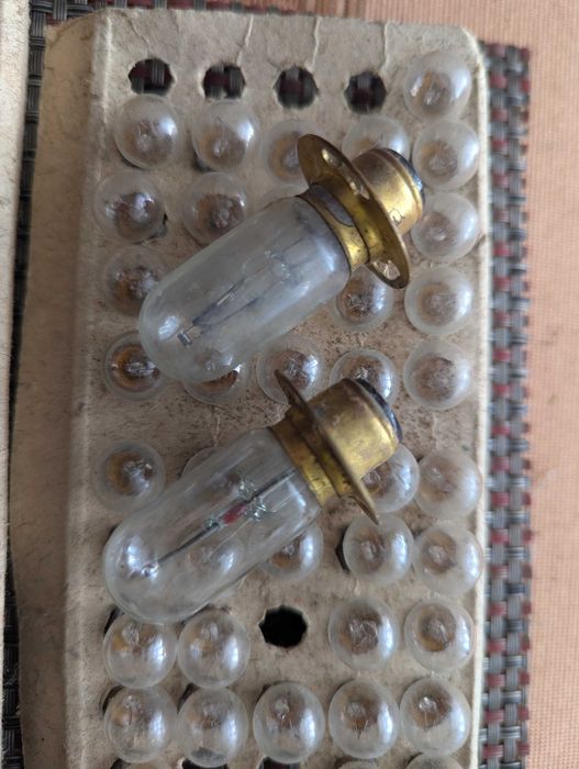 Лампочки накаливания 12В, 1,5 свечей.