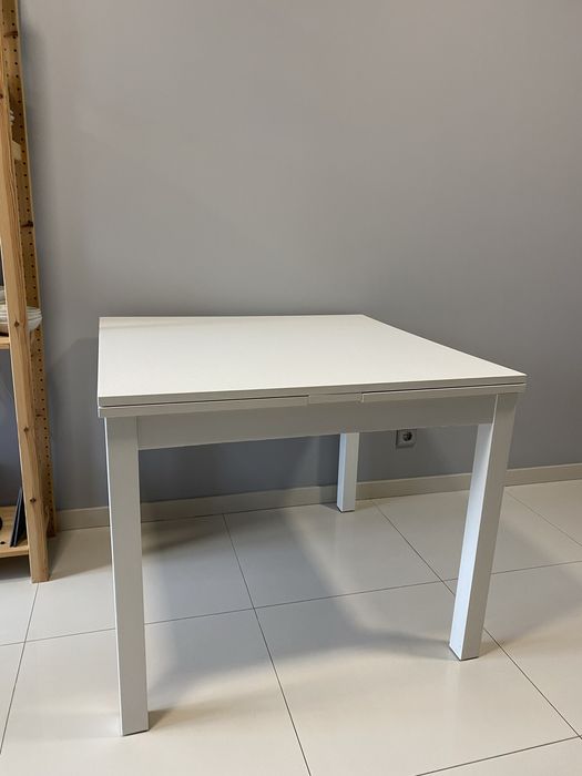 Mesa extensivel e 4 cadeiras