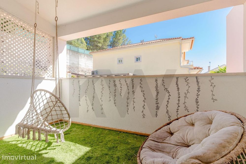 Moradia T4+1 com piscina, jardim amplo e garagem | Barcarena