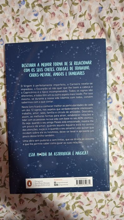 Livro "Os signos são f*didos" de Amelia Wood