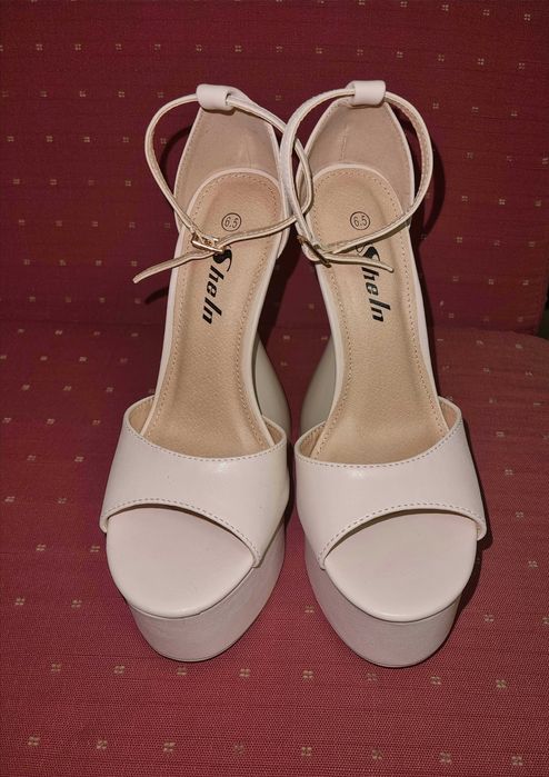 Sandálias super plataforma NOVAS