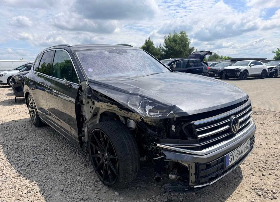 Розбір Volkswagen Touareg CR комплект крило бампер капот фари шрот фольксваген туарег ляда двері стопи четверть багажник