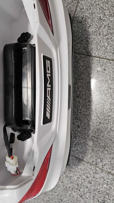 Autko na akumulator Mercedes- Benz Biały