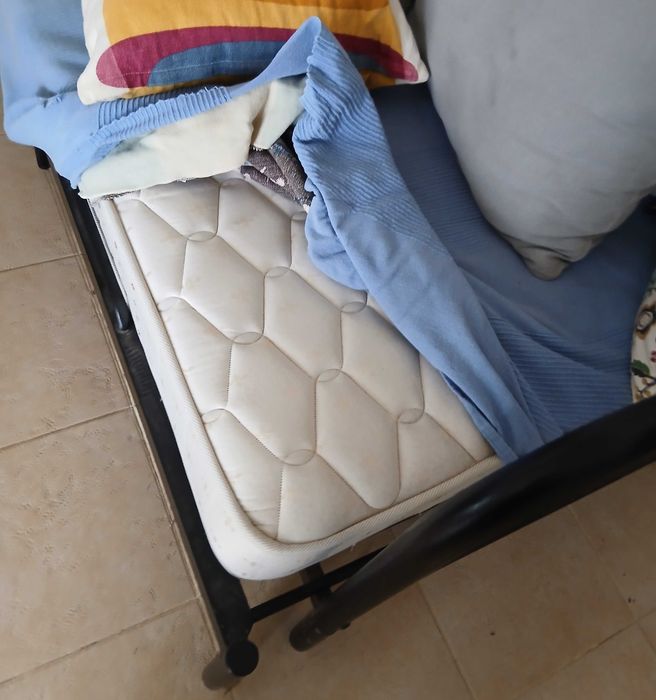 Sofa cama Ikea com colchão
