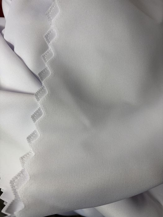 Bialy obrus 210x210