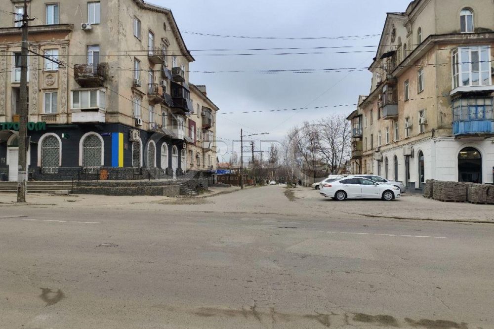 Продаж не великого нежитлового приміщення. "Гірник".
