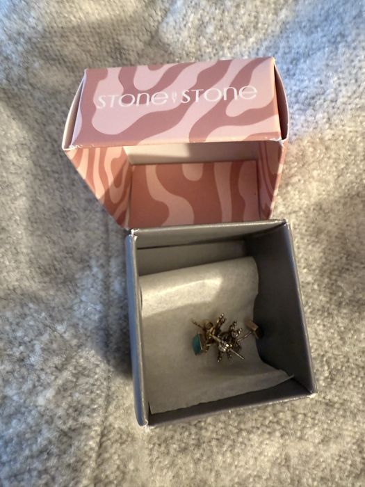 Vendo brincos Stone by Stone